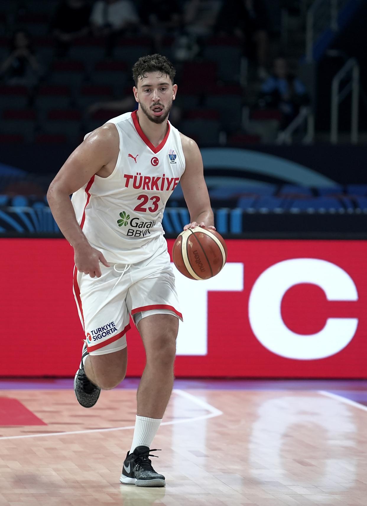 欧洲名帅点名申京:低位技术独步欧陆,三分需提升!火箭队可参考